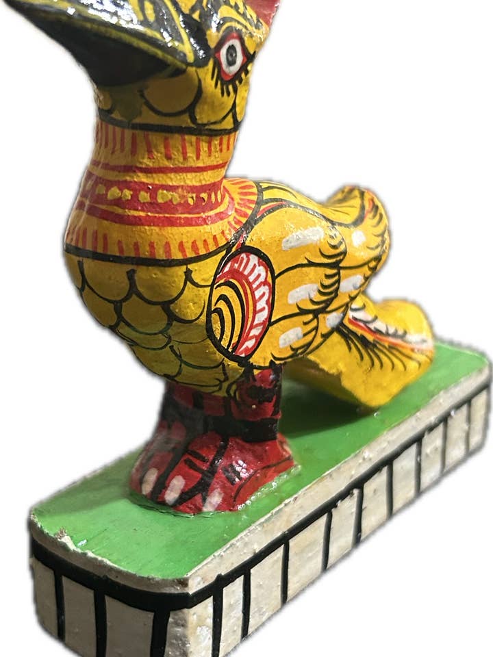Figurine en bois de Garuda pour la vente par Toshali Crafts