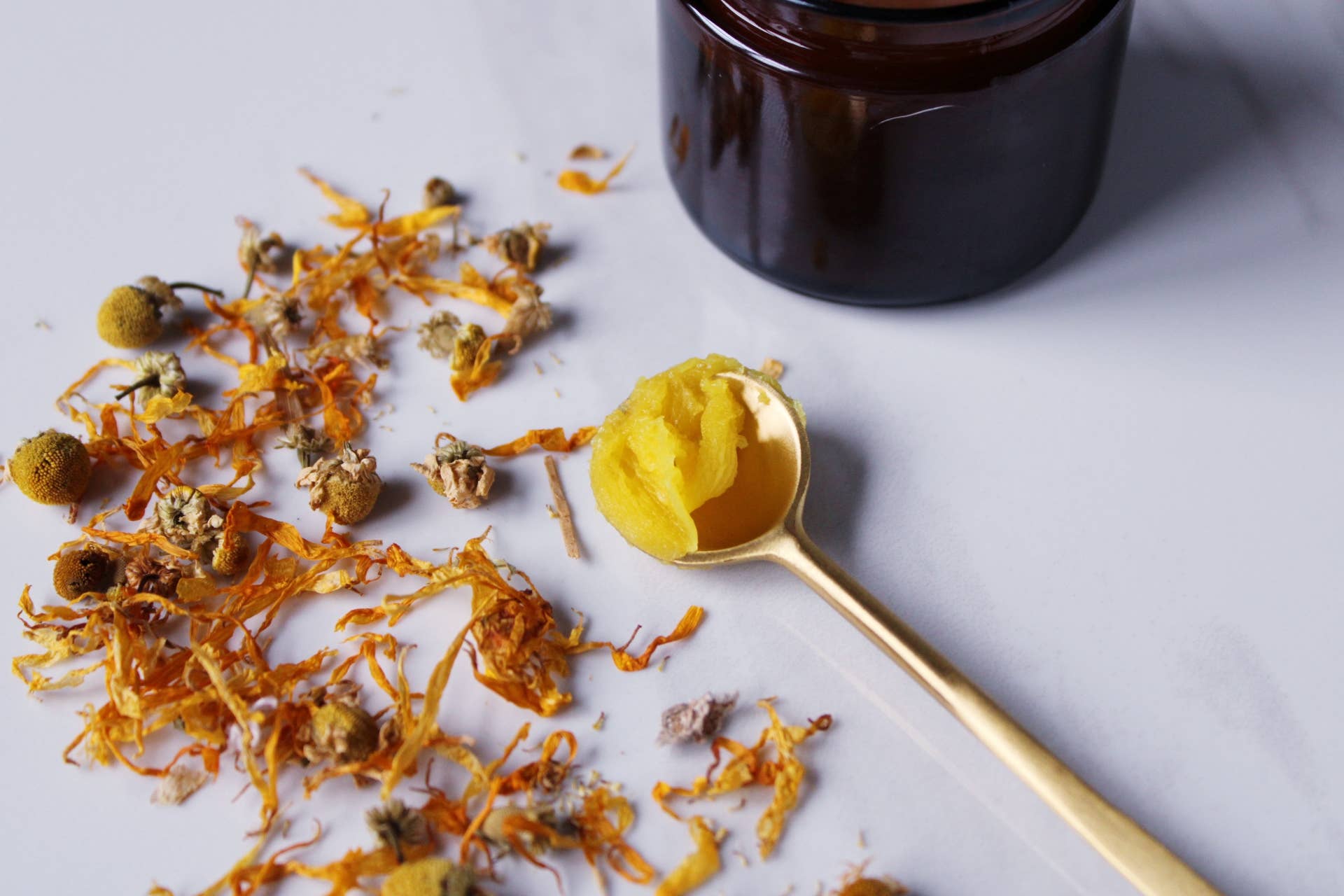 Raw Blossom – wholesale Healing salve/balm/cream – Tallow Honey Balm2