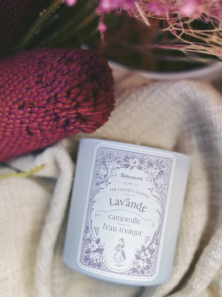 Lavendel + Kamille Vegane Sojawachskerze für den Großhandel von The Golden Slipper