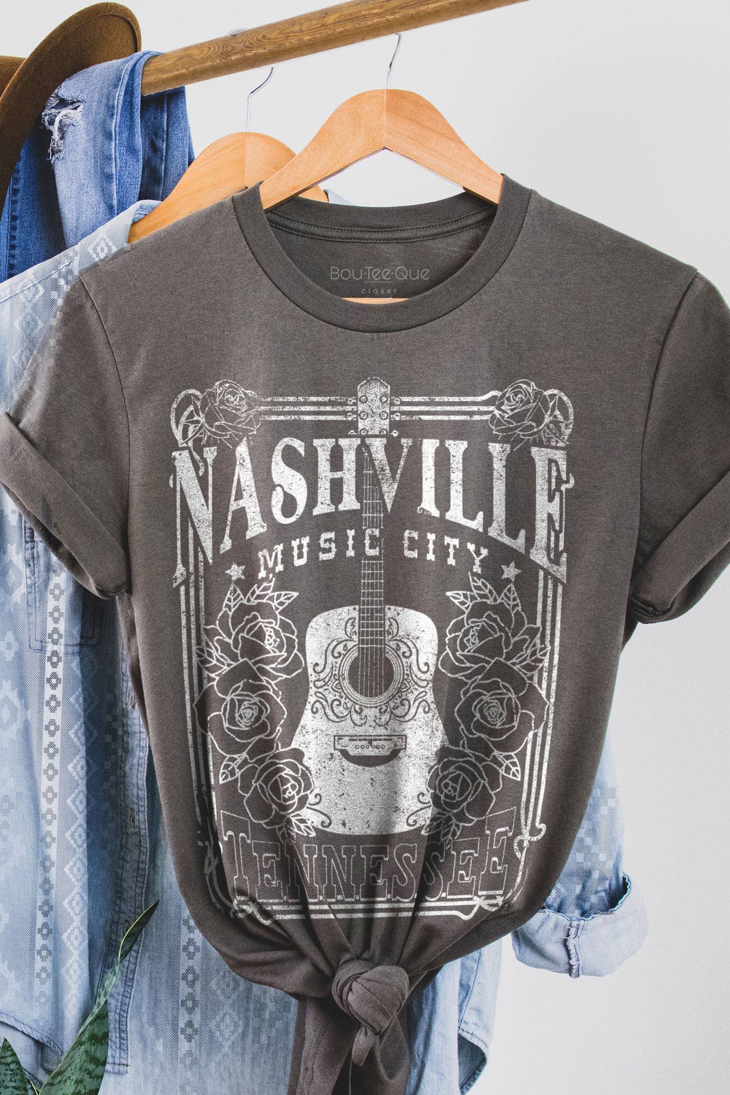 BouTeeQue Closet - Vente T-shirt sérigraphié – femme - T-shirt décontracté en coton « Nashville Music City »9