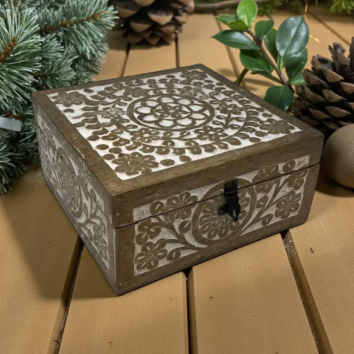 Höstdekoration Handkarvad Trä "Aztec" Gångjärnsförsedd LÅDA ENDAST för wholesale av Wilco Home