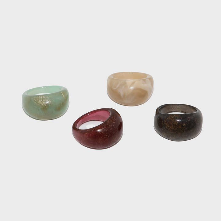 Bagues dôme en résine acrylique effet marbré 0330 pour la vente par Dalbit New York Jewelry