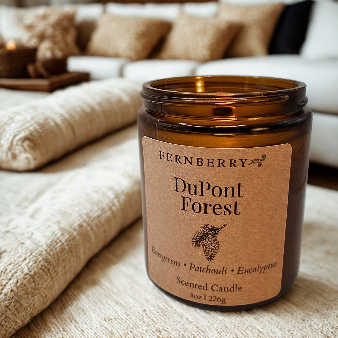 Fernberry – wholesale Burkljus – DuPont Forest - 8oz Träväckljus (Inspirerat av NC-destination)1