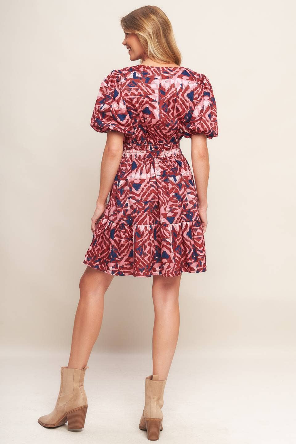 BRUN MARINBLÅ En tryckt vävd miniklänning - ID21505 för wholesale på Faire2