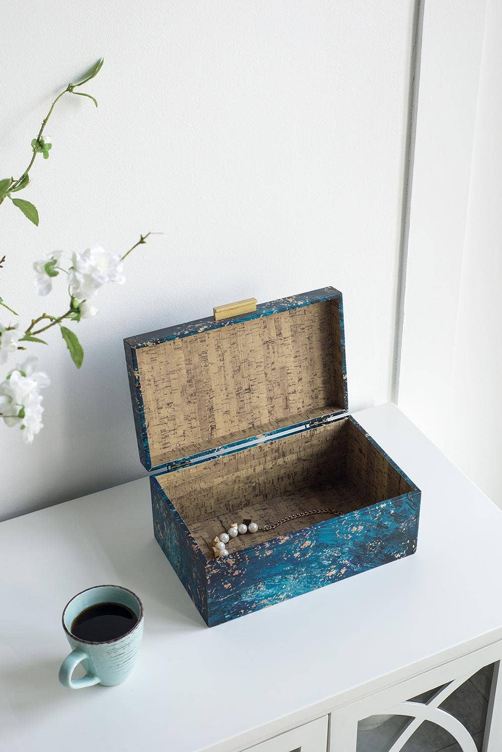 A&B Home Group Inc. – Engroshandel Pynteæske – Sæt med 3 dekorative opbevaringskasser, blå med gulddetaljer2