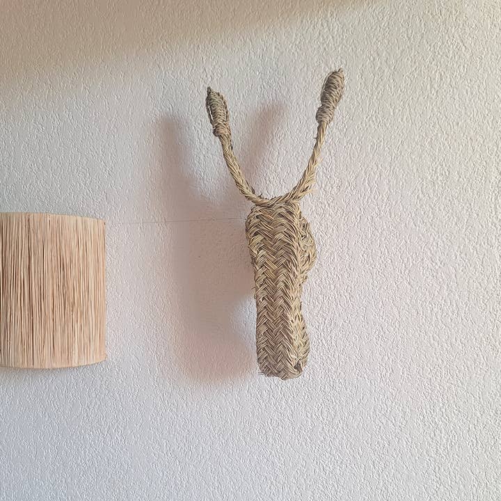 Wandtrophäe Eselkopf aus geflochtenem Stroh für den Großhandel von LeBazare