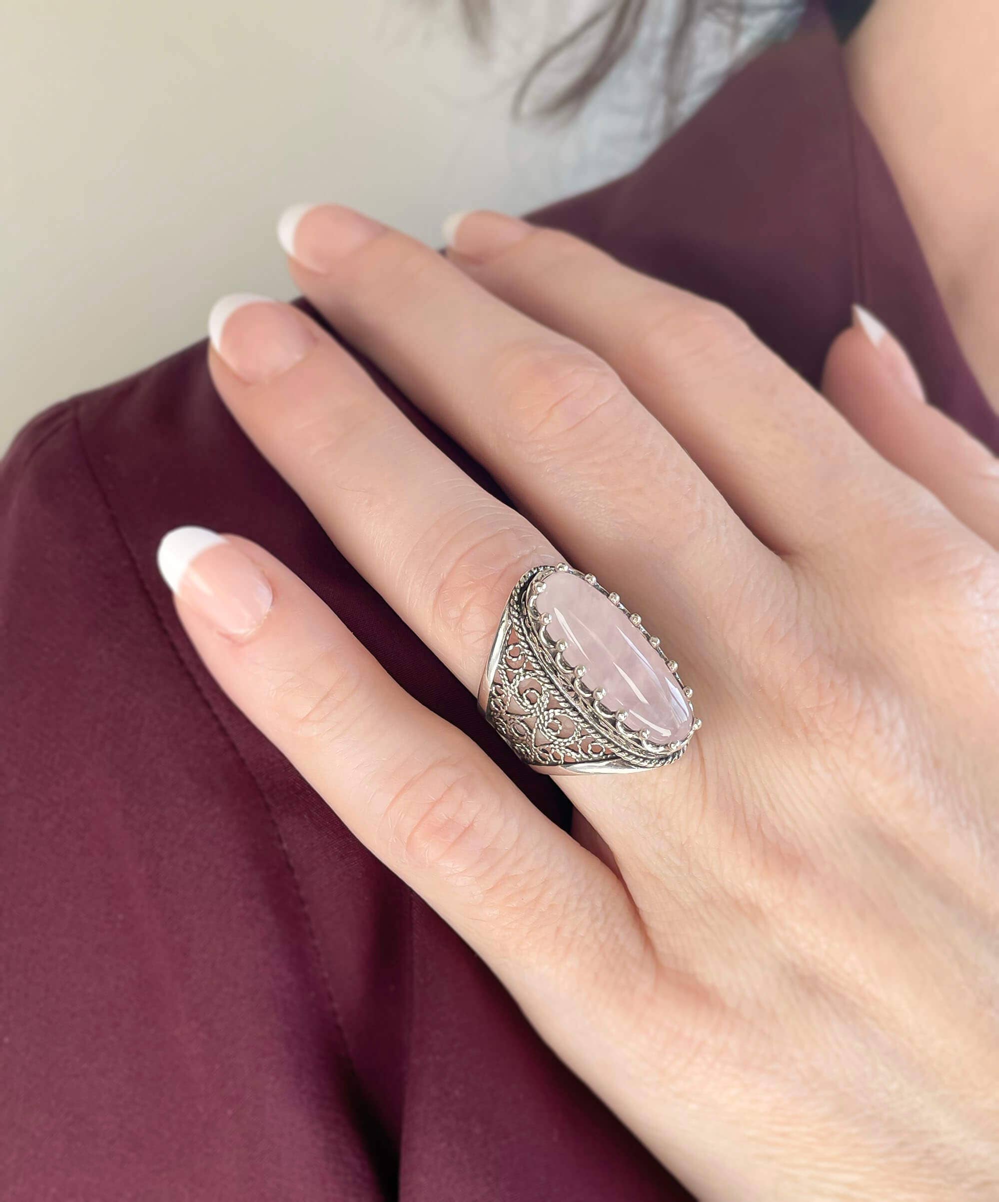 Filigranist Jewelry – Großhandel Cocktail-/Statement-Ring – Langer Statement-Ring für Damen aus Sterlingsilber mit filigranem Rosenquarz-Edelstein1
