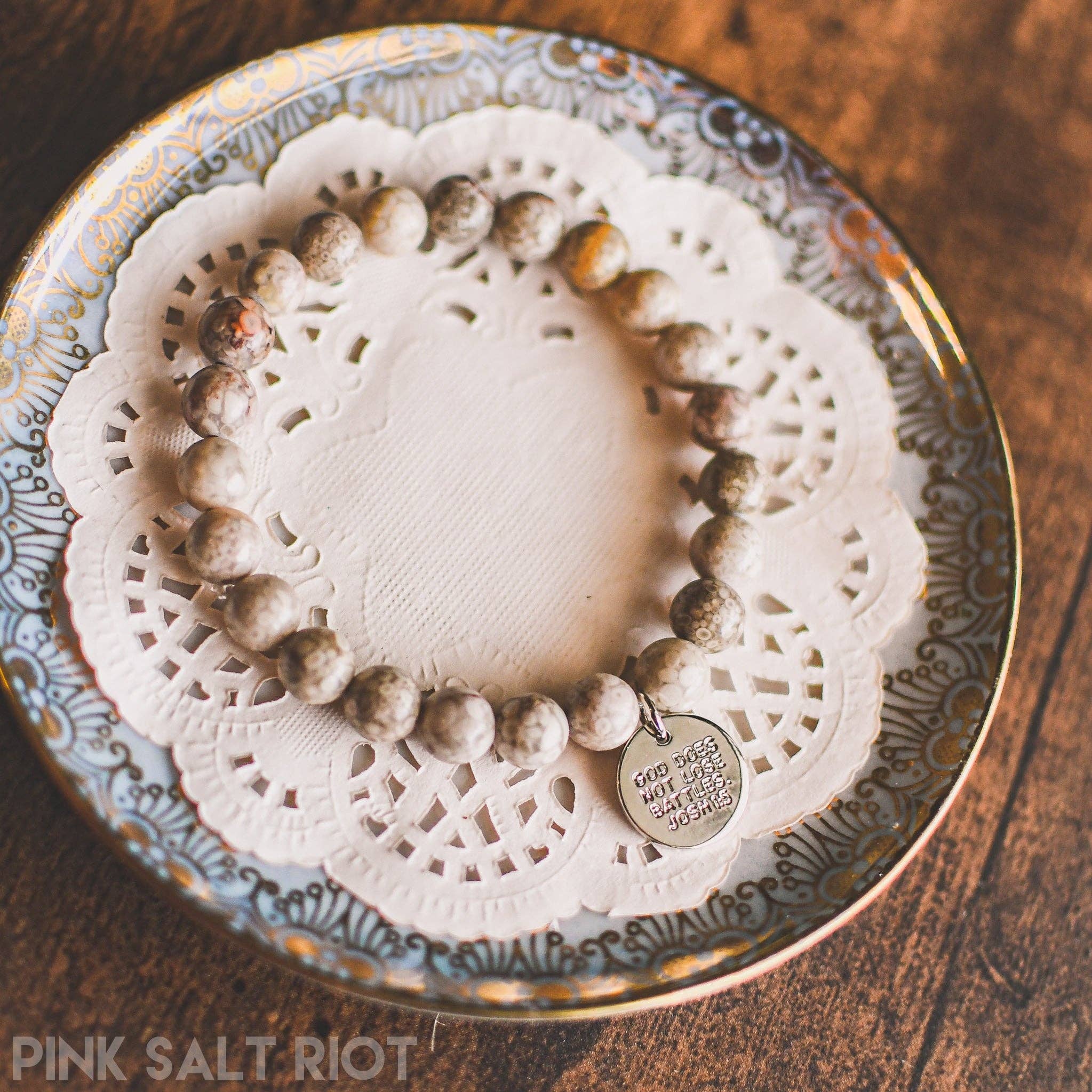 Pink Salt Riot – Pulseira com pendente por atacado – Pulseira Deus não perde batalhas0