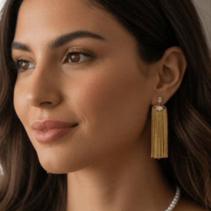 OE! - Wholesale Dangle Earrings - GOLDEN RIPPLE - Earrings with Golden Fringes and River Pearl – Luminous Elegance2