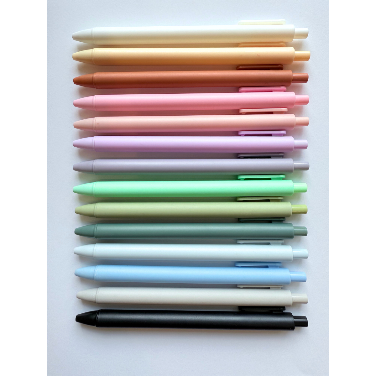 Typo Lettering Co - Wholesale Pen - Individuele zwarte gelinkt macaronstijl pennen - meerdere kleuren13