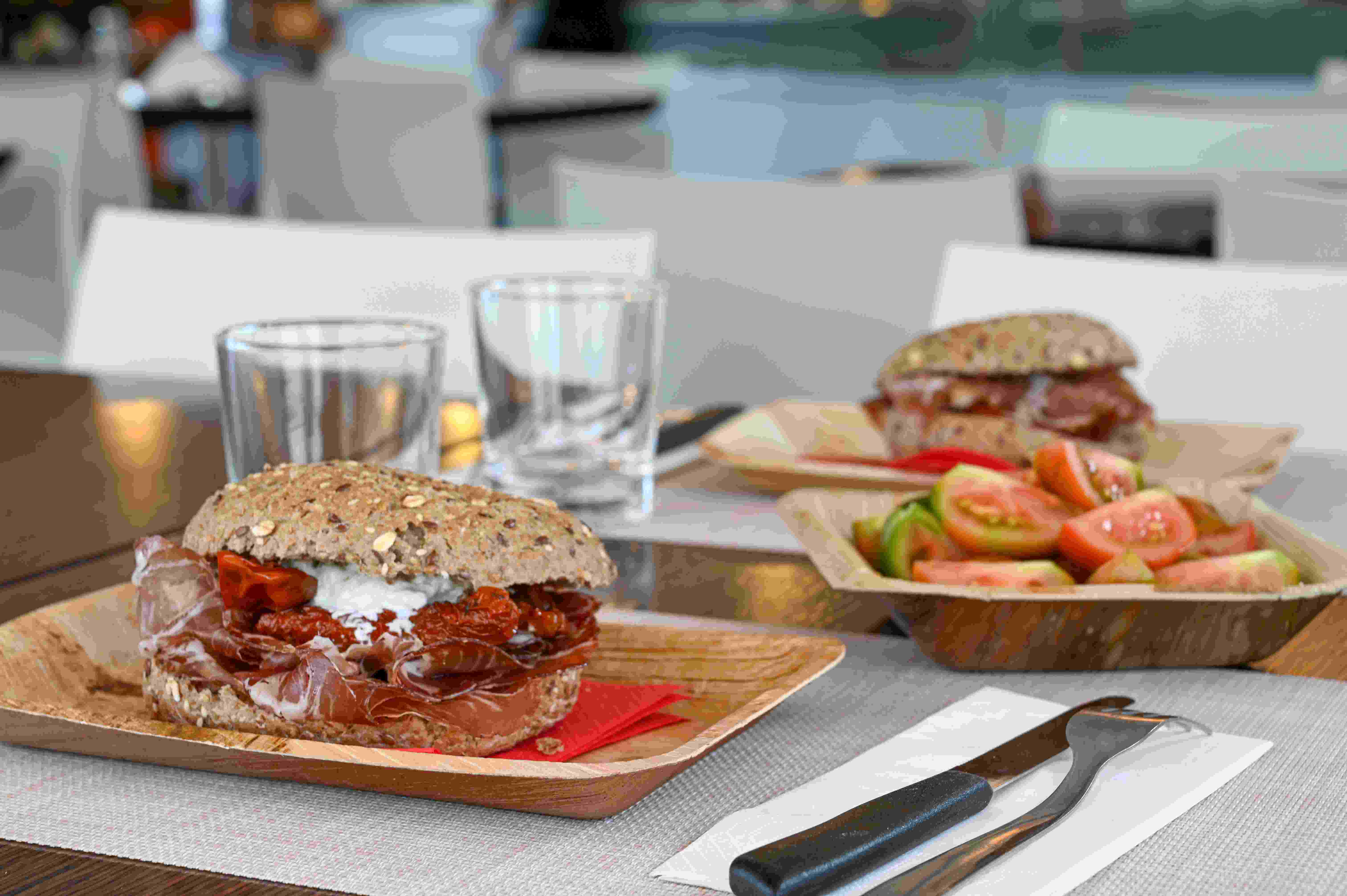 GNB S.r.l. (BioChic) - Wholesale Disposable Plate - Compostable disposable palm leaf plate 18x18cm8