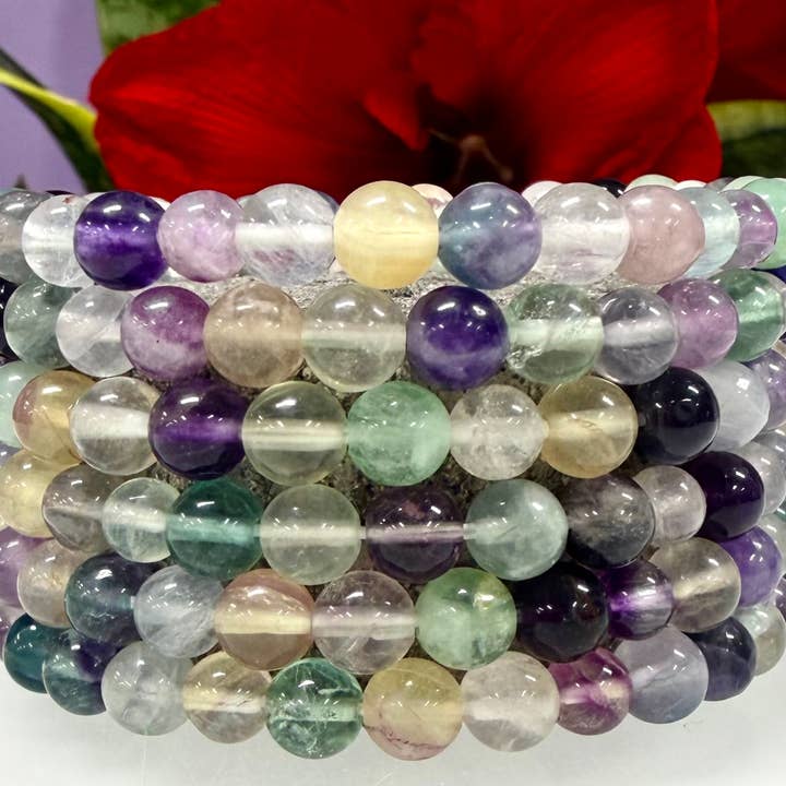 Pulsera elástica de fluorita arcoíris natural de 6 mm y 7,5” para venta al por mayor de KayleeNYC