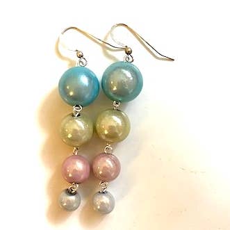 Boucles d'oreilles pendantes (4 perles) pour la vente par Linda Toye