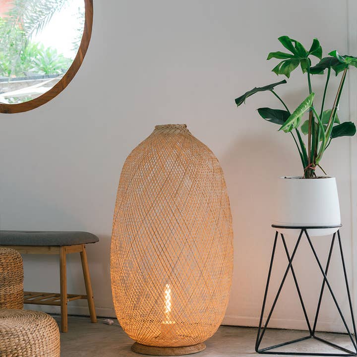 Lanna Passa - Vendita all'ingrosso Lampada da pavimento - Lampada da terra in bambù intrecciato autoportante di dimensioni Jumbo2