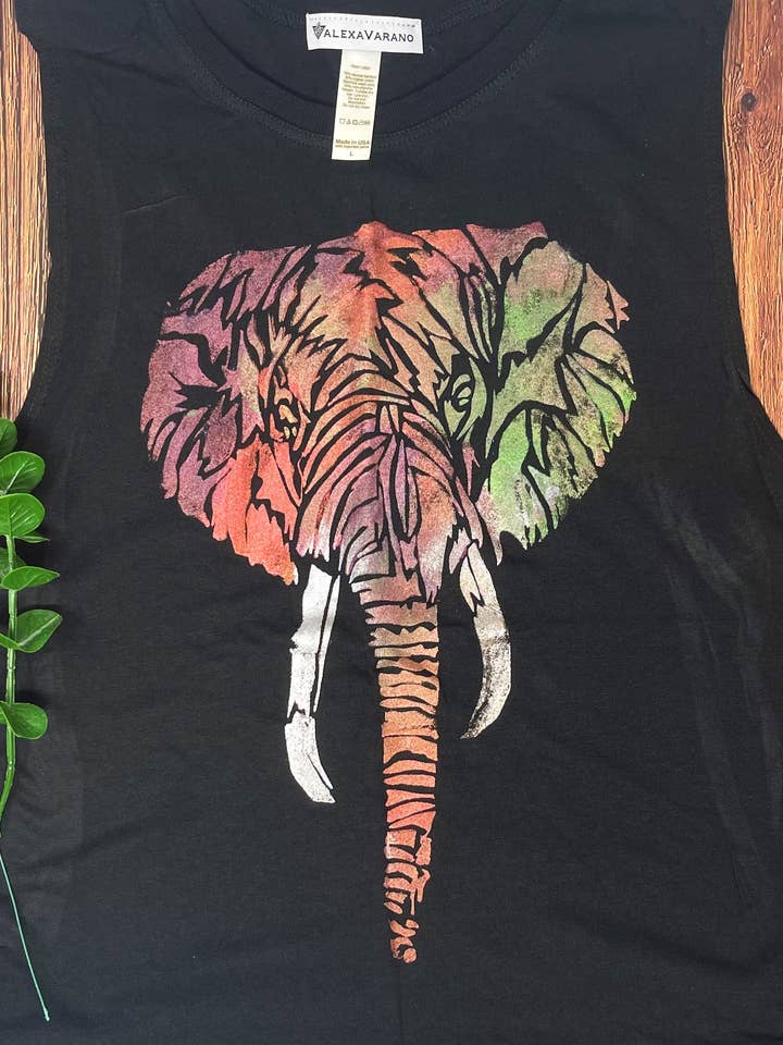 Débardeur musculaire Elephant '22 peint à la main pour femmes pour la vente par Third Wolf Designs
