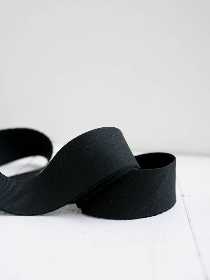 2,5" Schrägband für Quilts – Schwarz Uni (Fertig genähtes Baumwollband) für den Großhandel von Bessie Pearl Binding Co