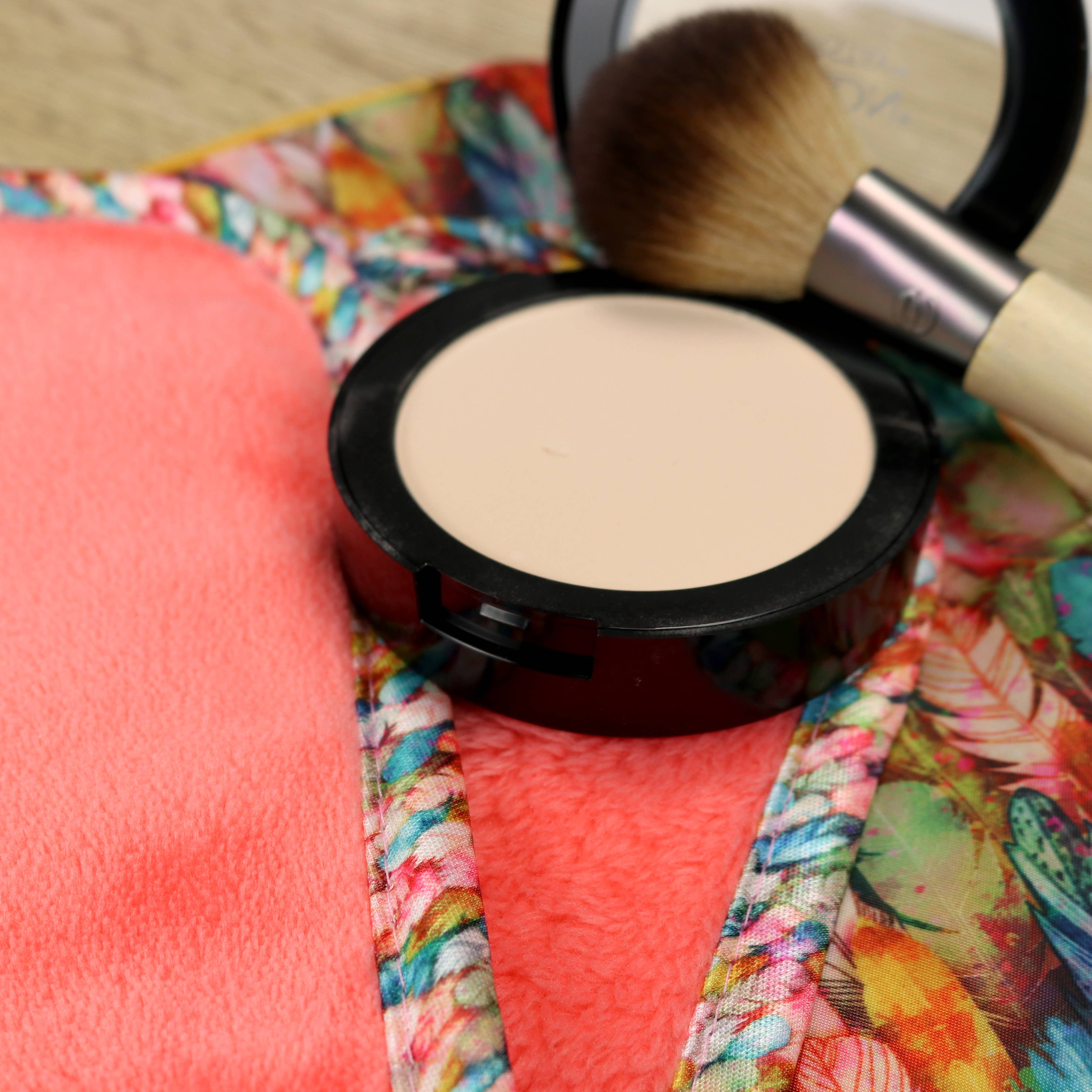 Arkwright Home - Wholesale Makeup Remover - Makeup Eraser Towels - Set of 5/Box & Travel Bag -Feathers5