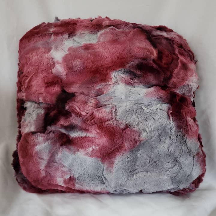 Cuscino Immolation Minky per la vendita all'ingrosso da parte di Impassible Creations