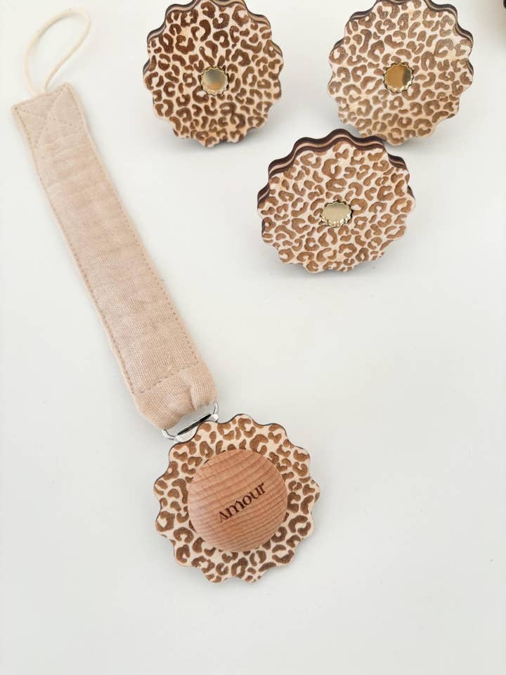 Leopard pacifier clip for wholesale by CW Evenements