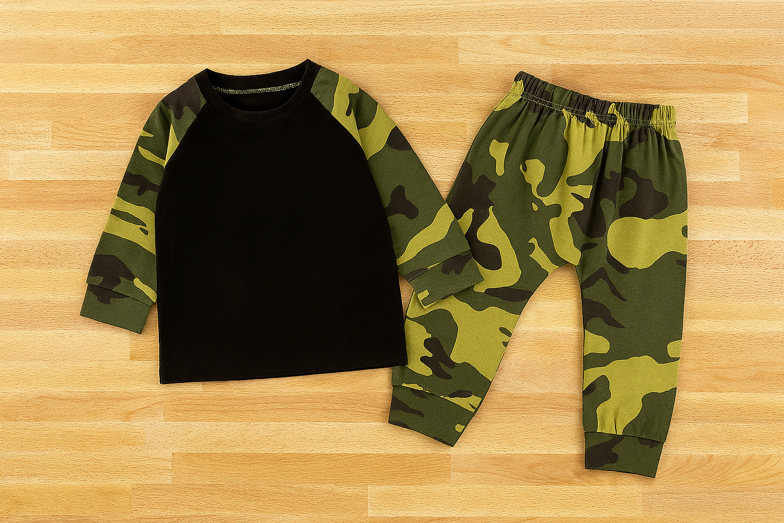 Fennco Styles - Vendita all'ingrosso Completo top e pantaloni - Neonati - Set di abbigliamento per ragazzi camouflage 2 pezzi0