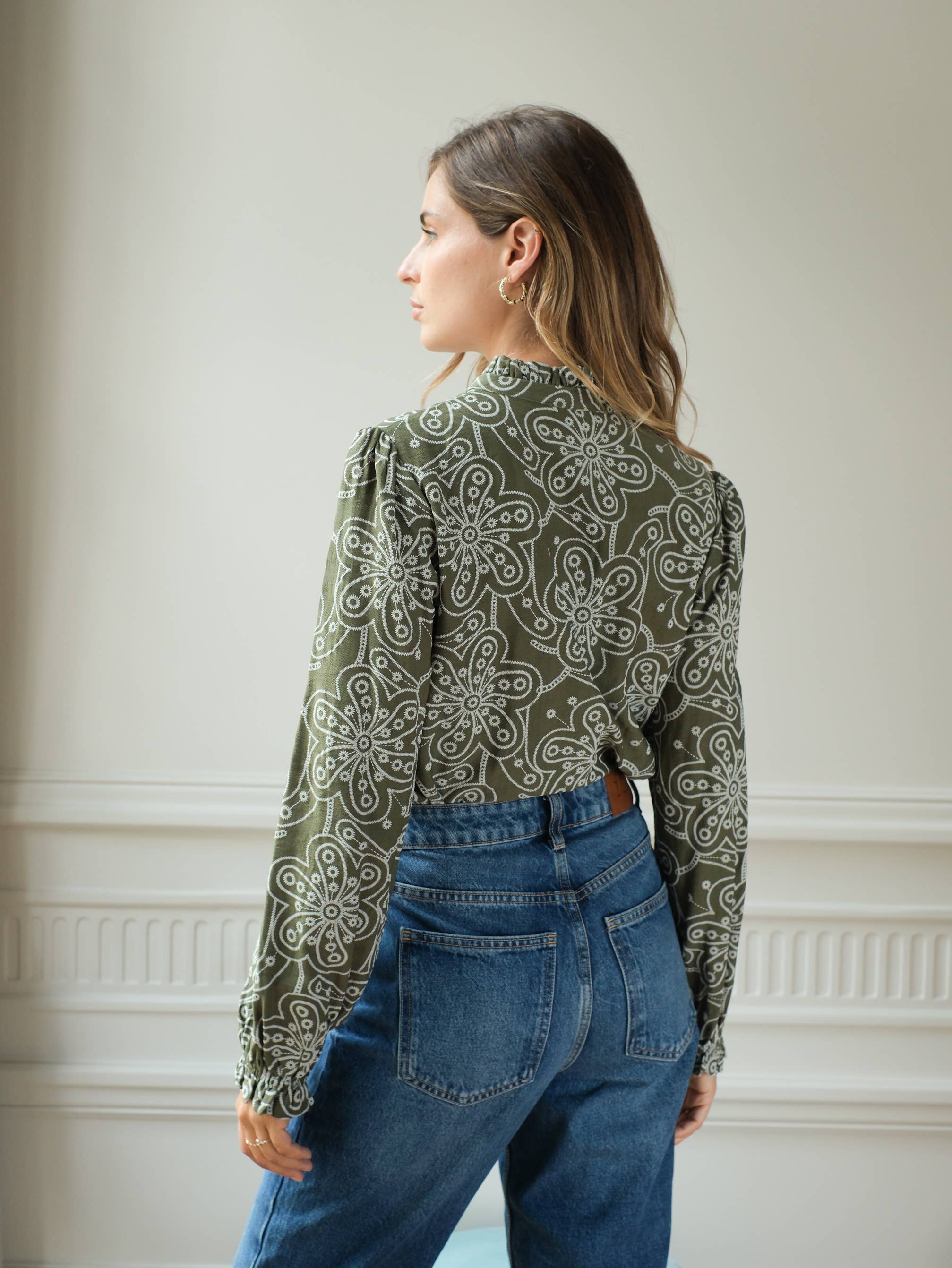 LOVIE & CO - Wholesale Blouse - Women's - Graphic floral print blouse with ruffled collar - 4921T-AMIR2