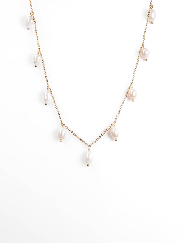 Le Cottage de ma Sœur | Imperméable | Collier Goutte de Perle pour la vente par My Sister's Cottage