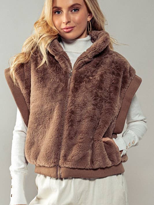 Urban Daizy - Wholesale Outerwear Vest - Women's - Frosted Fur Zip Up Vest