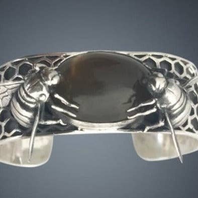 Bracelet abeille pour la vente par Mercurious Designs