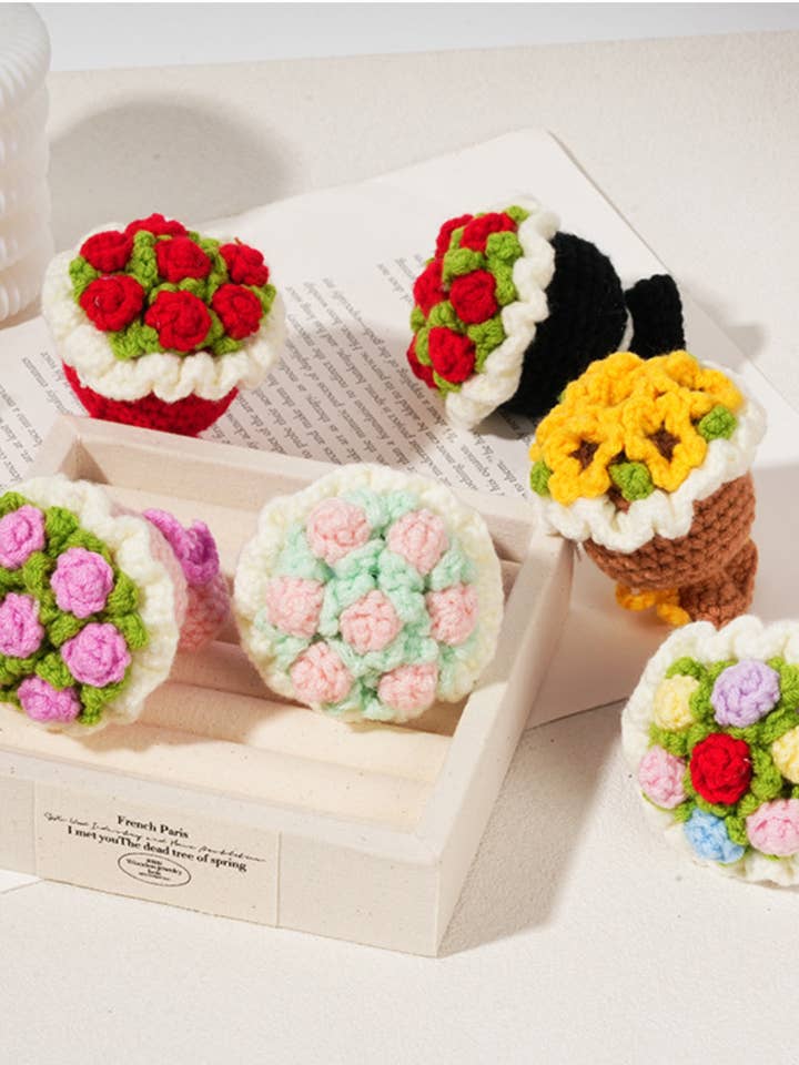 Bouquet de roses au crochet fait main - Mini bouquet de fleurs tricotées pour la vente par Whisper Mint