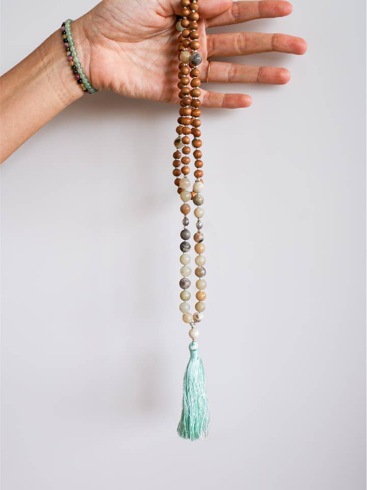 JAPA MALA EN AMAZONITE RUSTIQUE ET SANTAL pour la vente par Calma Santa