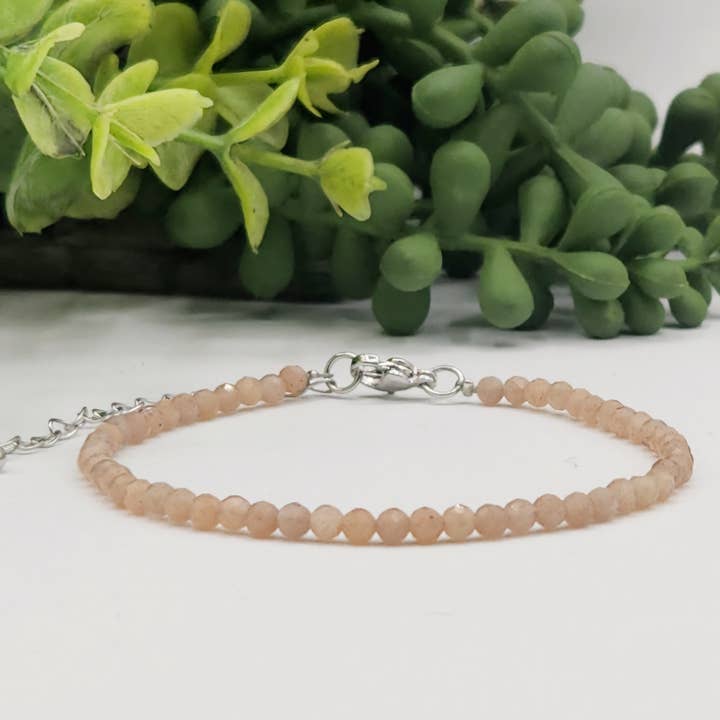 Meraki Gemstones – Großhandel Perlenarmband – Sonnenstein-Armband facettiert 3MM mit silberfarbenem Verschluss