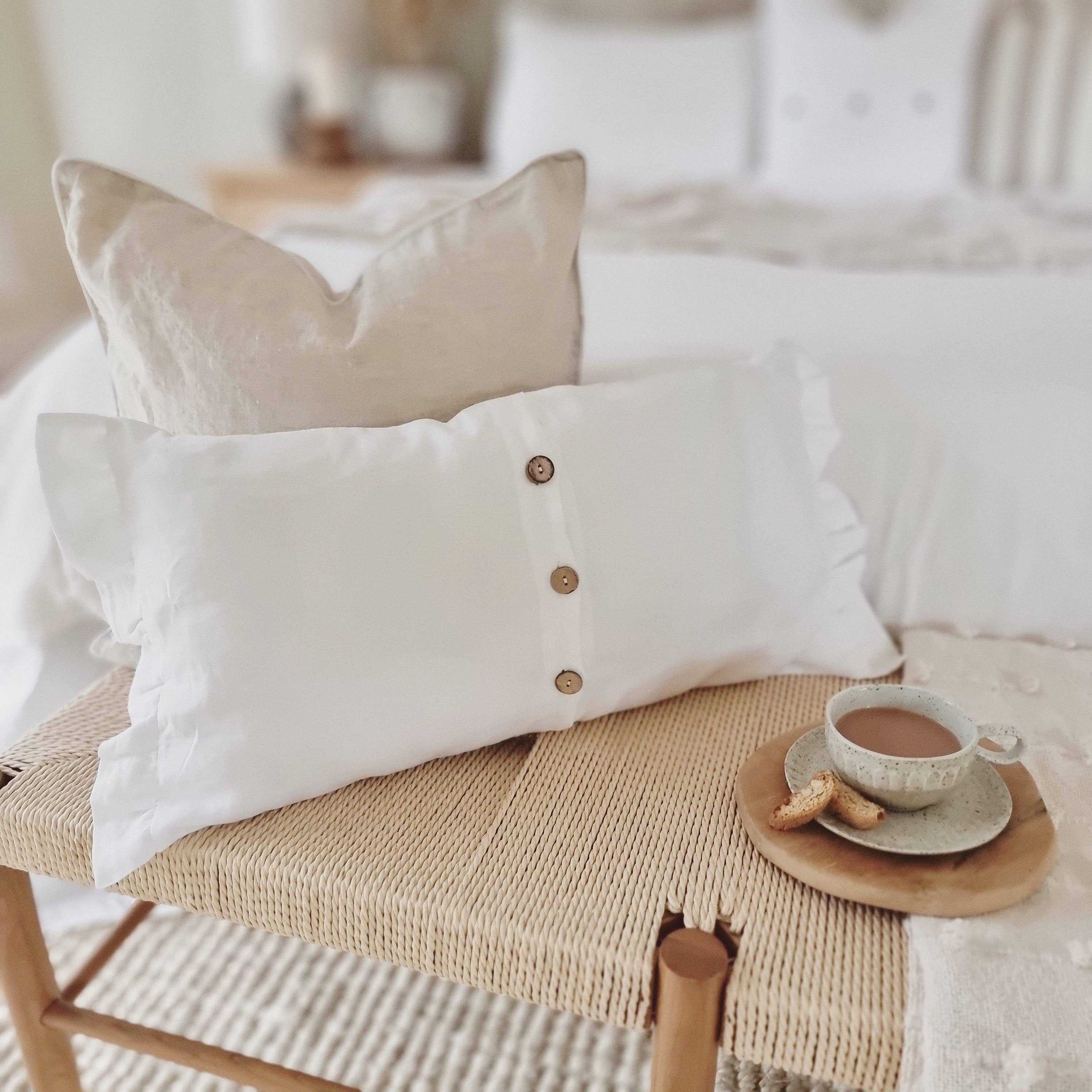 Mama and Tochter – wholesale Lumbar pillow – Linen Lumbar with Ruffle Ends - White 30 x 50cm