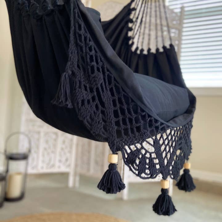 Limbo Imports Hammocks - Wholesale Schommel voor veranda - Zwarte Boho Gehaakte Hangstoel + 2 Kussenhoezen - Luxe6