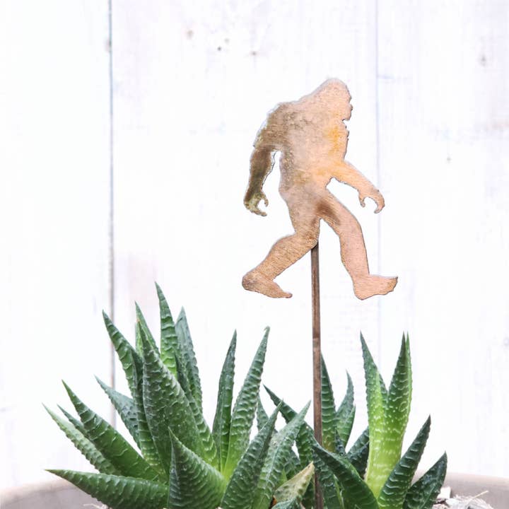 Pot de fleurs Yeti en acier de luxe, piquet de jardin Sasquatch pour la vente par Rustic Metalz