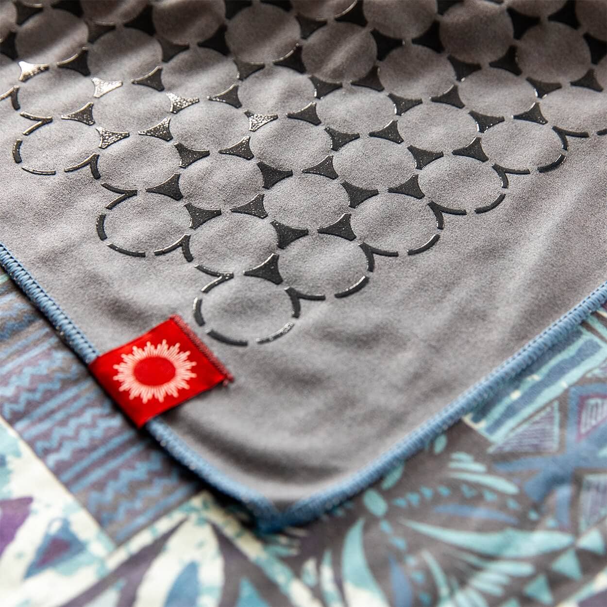 Divasya - Wholesale Yoga Towel - Yoga Towel Set | 1 Yoga Towel with Silicone Honeycomb Structure & 1 Face Towel | in 6 Colors38