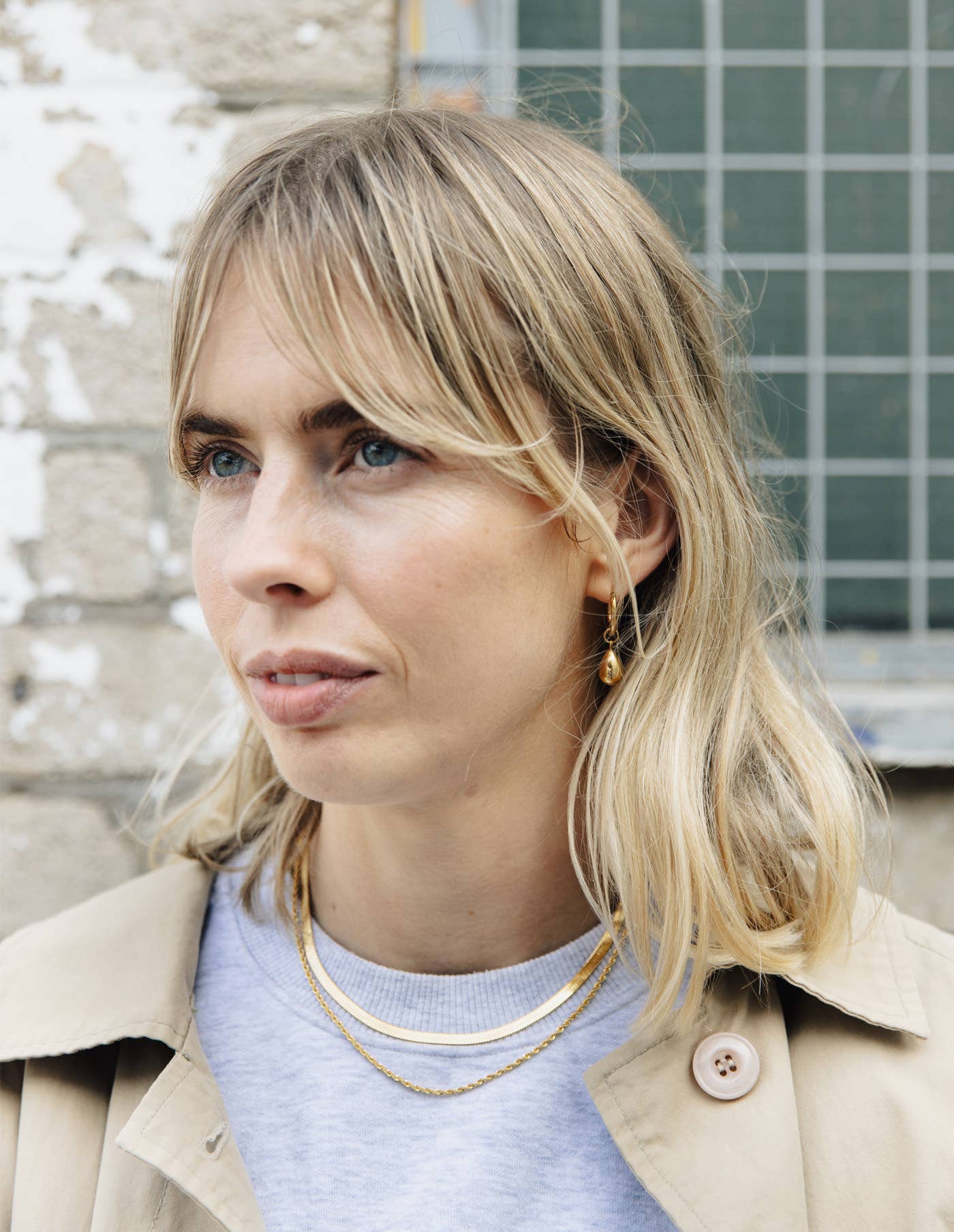 Nordic Muse – Engroshandel Hoops – Nordic Muse vandtætte gulddråbe-øreringe med dråbevedhæng2