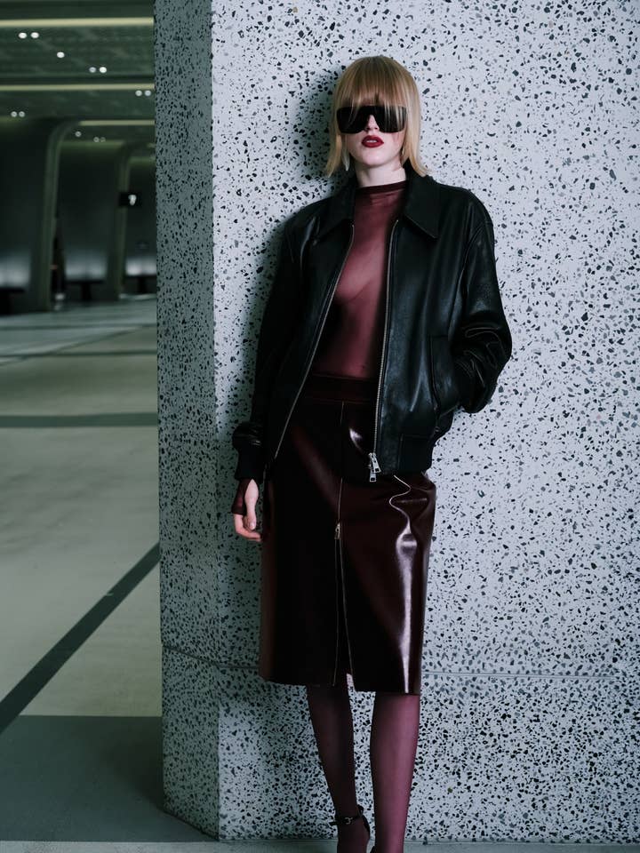 Jupe crayon en similicuir pour la vente par NOCTURNE