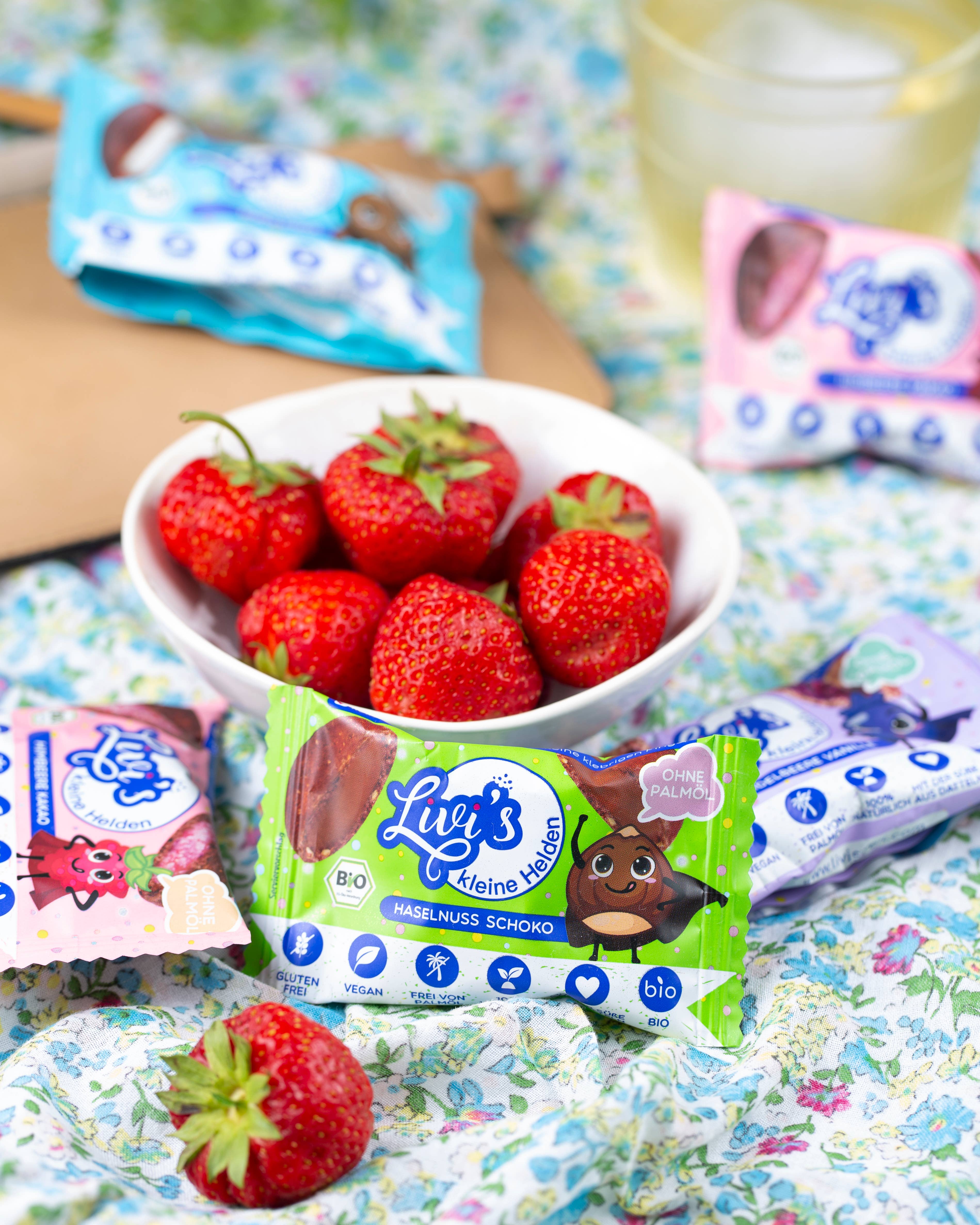 Livi's – Engroshandel Chokoladeovertrukket slik – Økologiske dadelkugler med hasselnød og chokolade3