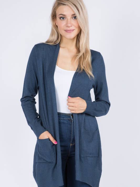 Cardigan long doux avec poches pour la vente par Vanilla Monkey