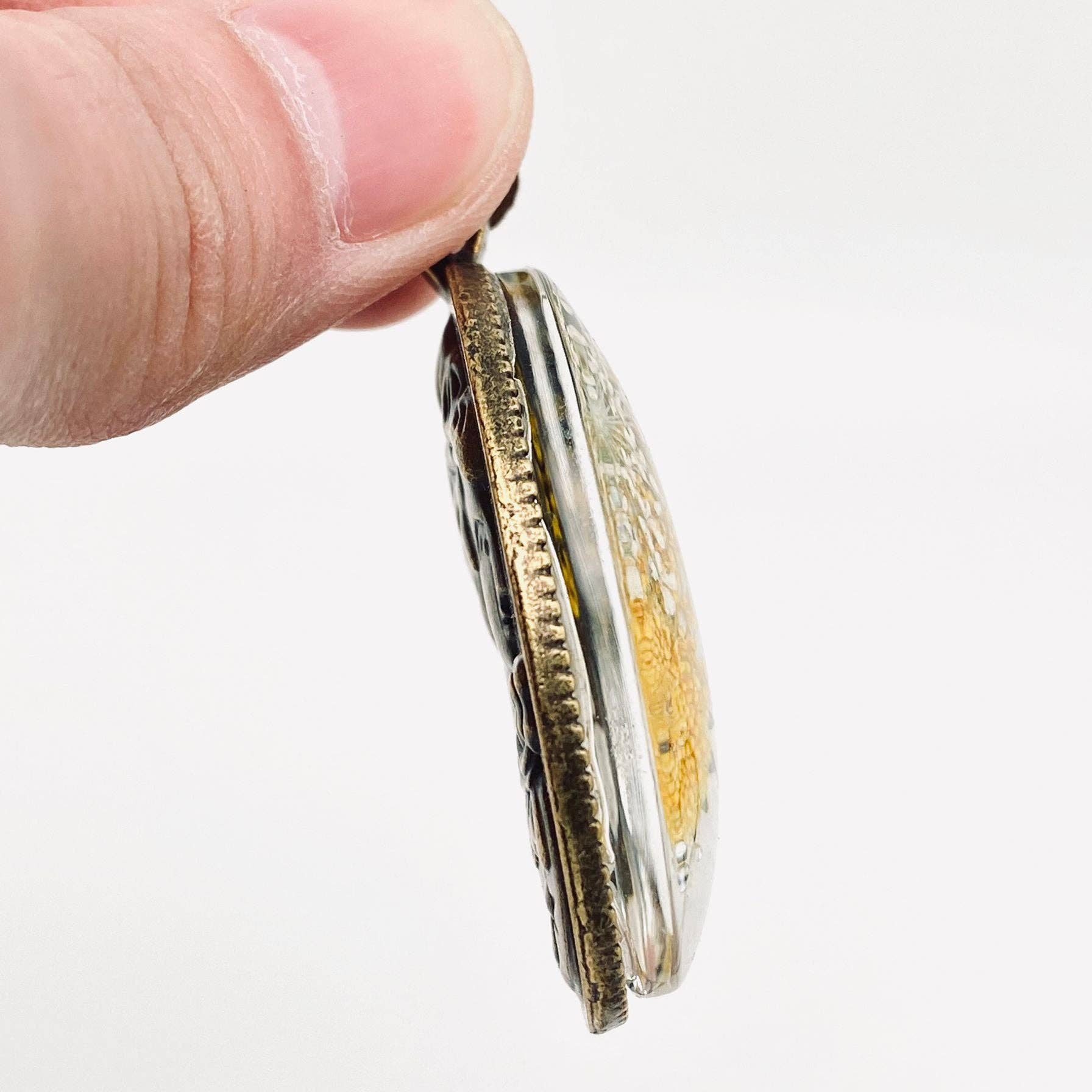 Mio Queena - Wholesale Pendant/Charm Necklace - Vintage Genuine Dried Flower Floral Oval Charm Necklace -PDF3