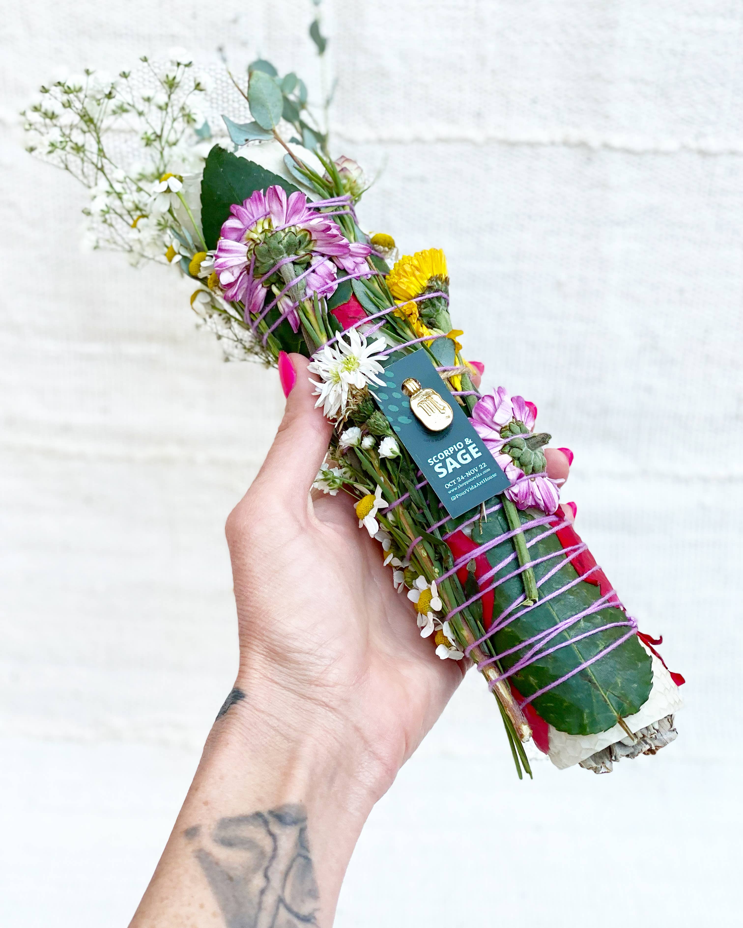 Pour Vida - Wholesale Smudge Stick - Scorpio & Sage Zodiac Smudge Stick, 9"1