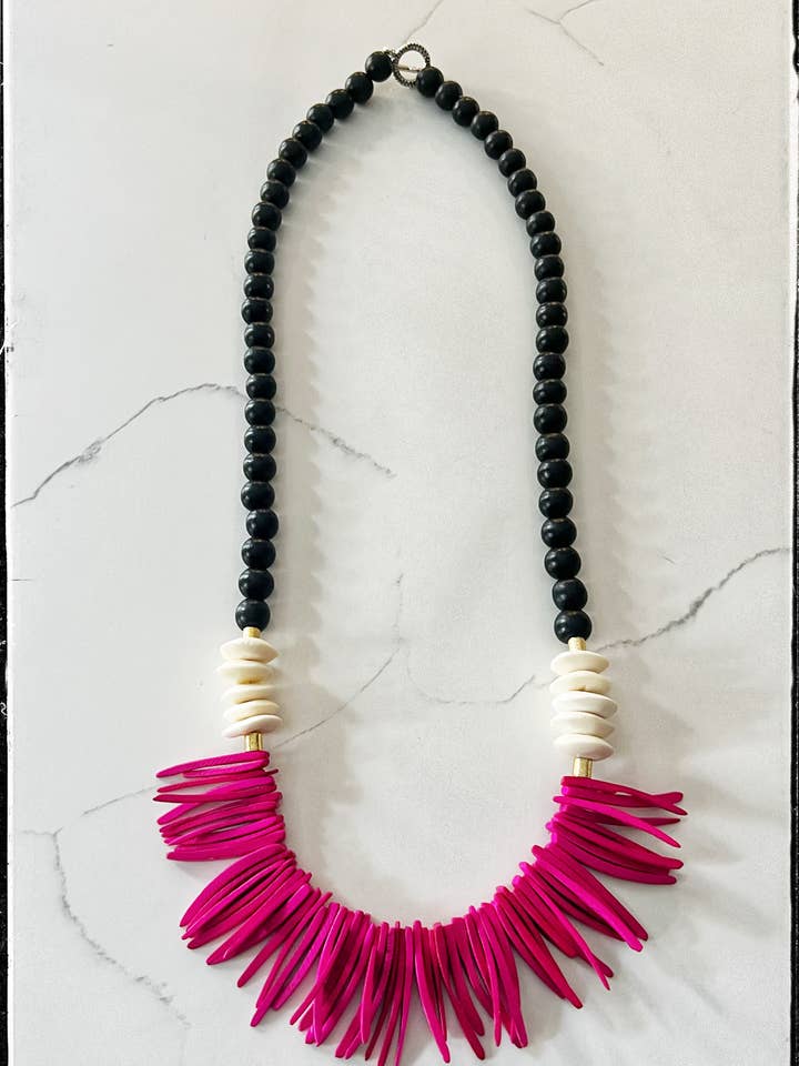 Afrikanske knogle Disk perle & Hot Pink træ Stick perle halskæde for engroshandel hos GentrybyJenna