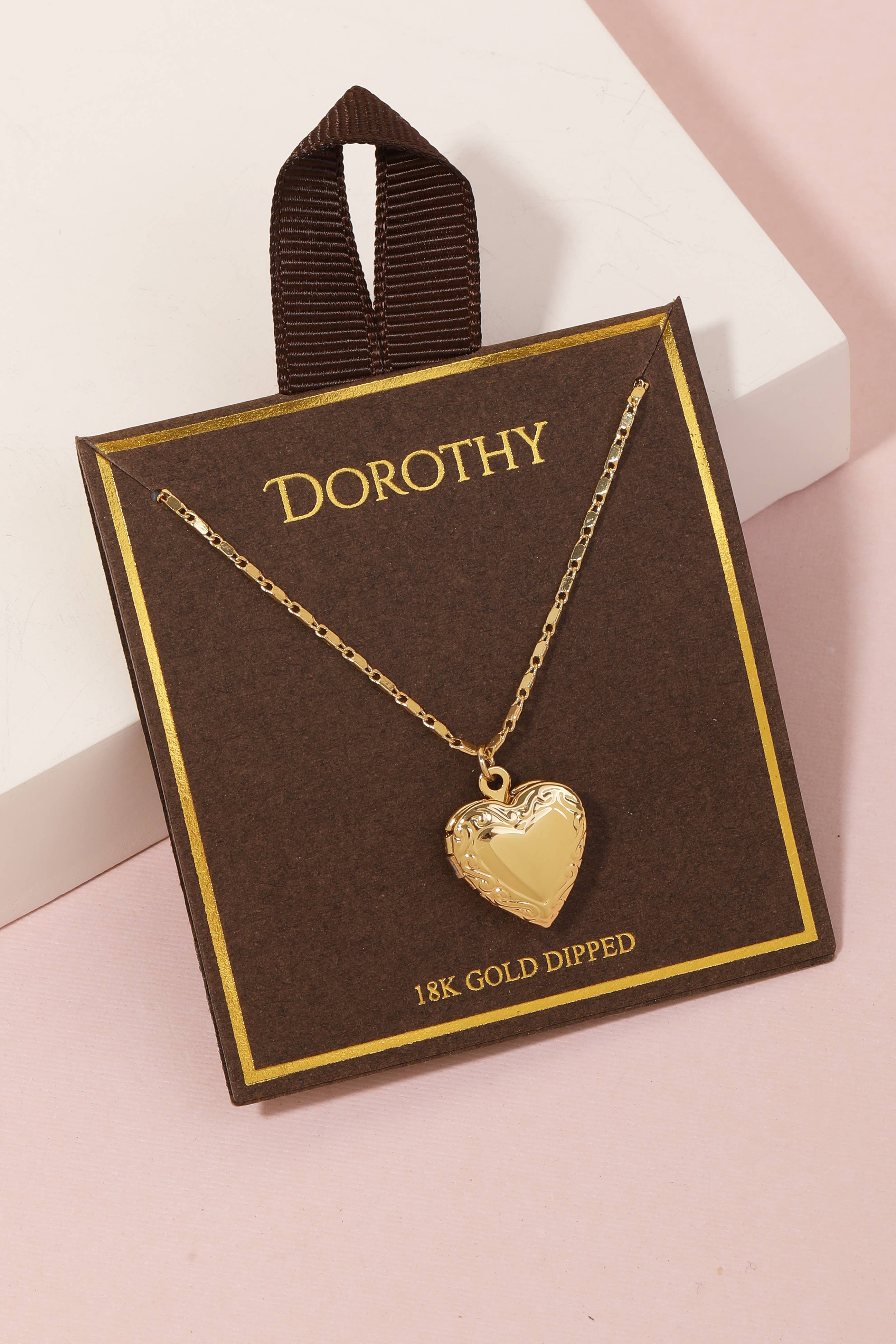 G Collier à pendentif en forme de cœur à médaillon trempé en or en vente sur Faire1