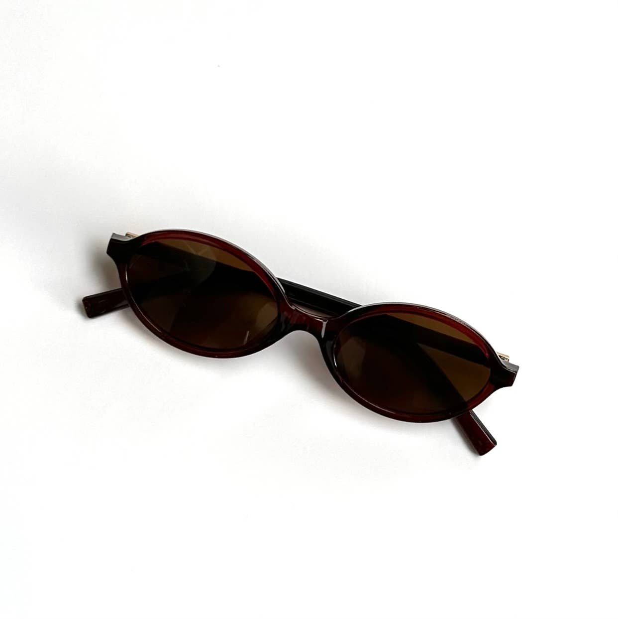 iconic mi - Wholesale Sunglasses - Women's - Julie Retro Oval Sunglasses Brown0