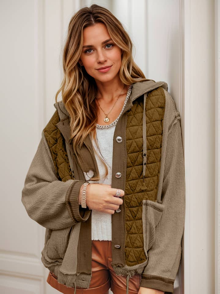 Veste à capuche ample en patchwork texturé et matelassé pour la vente par PartyEight