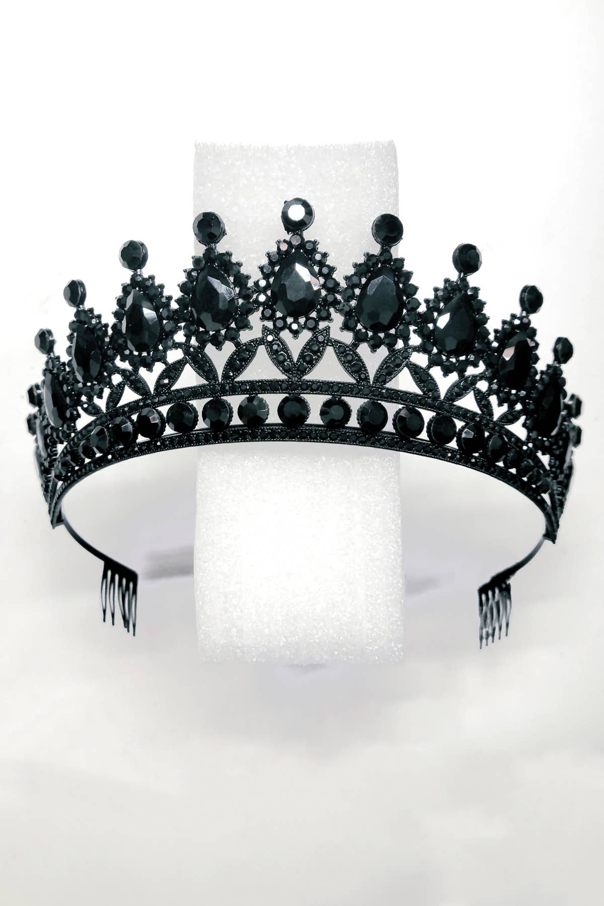 Chicas - Wholesale Tiara - Women's - One Size Fits All Metal Tiara With Jewel Rhinestones HT879-50