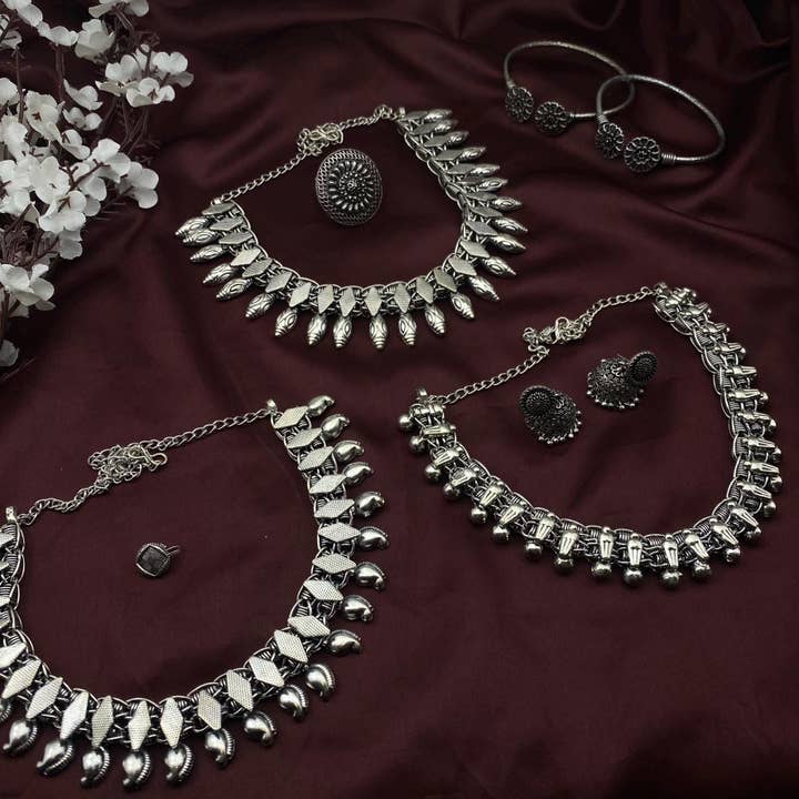 Oxidiertes Silber Kolhapuri Schmuckset mit Zubehör für den Großhandel von Quirky Fashions
