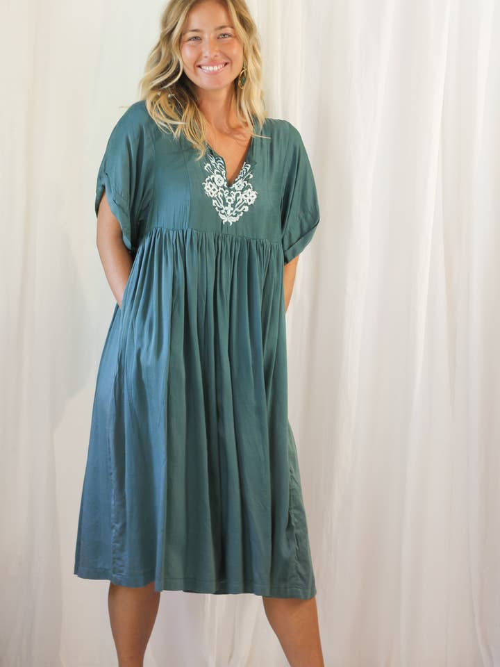 Otomo teal klänning för wholesale av TABOO FASHION