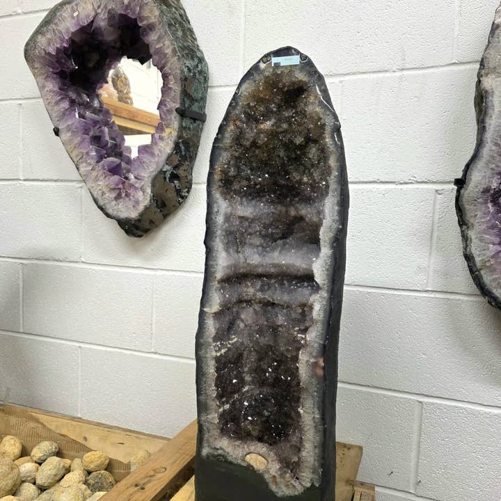 Ametystkrystalkirke 49,4 kg for engroshandel hos Distinction Crystals