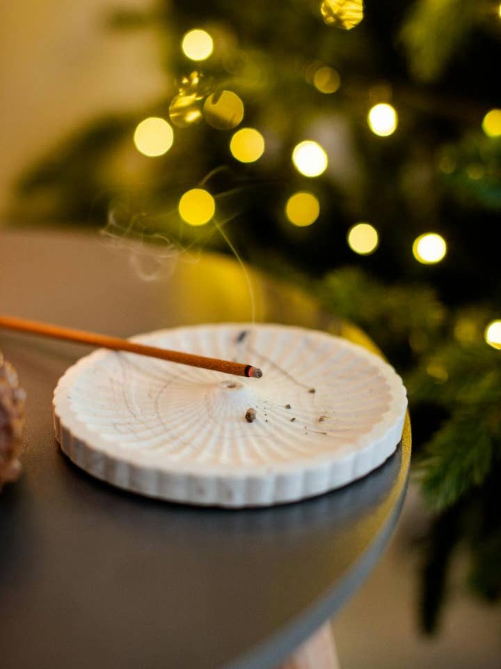 Oud & incense Fragrance Oil - Seasonal for wholesale by Forget Me Not oils Europe